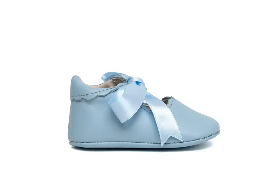 Merceditas azul nube bebé bautizo