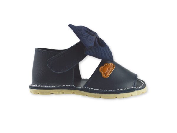 Menorquina azul marino niña con lazo talón cerrado velcro CALZADO RESPETUOSO (copia)
